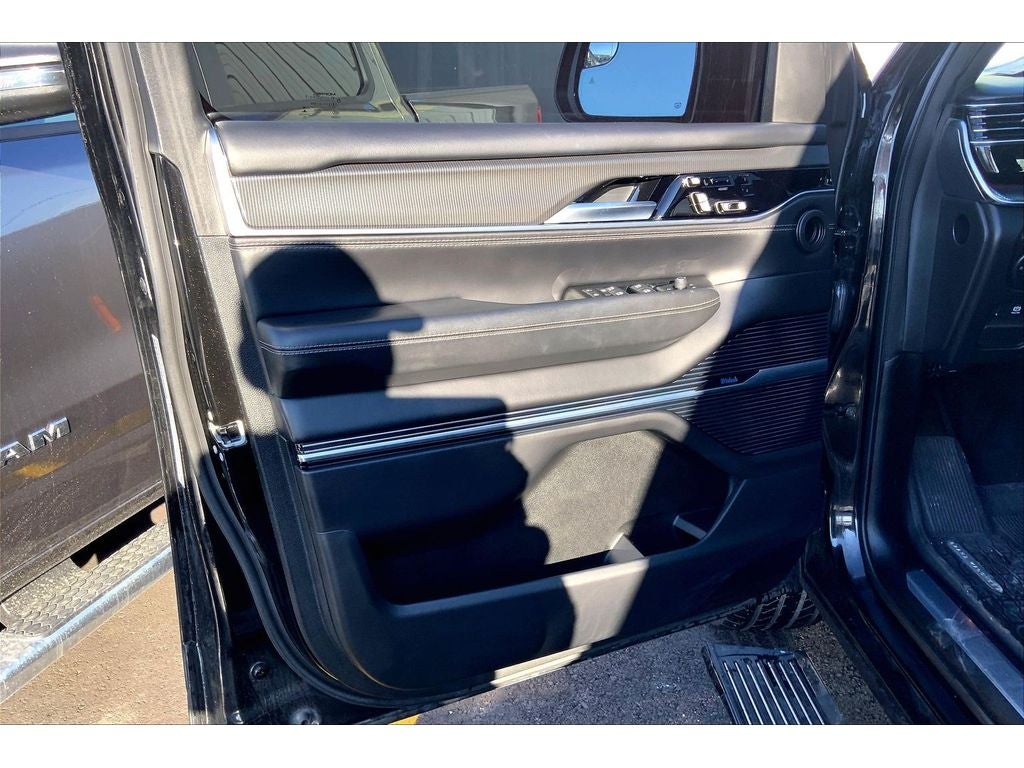 2022 Jeep Grand Wagoneer Series II Obsidian