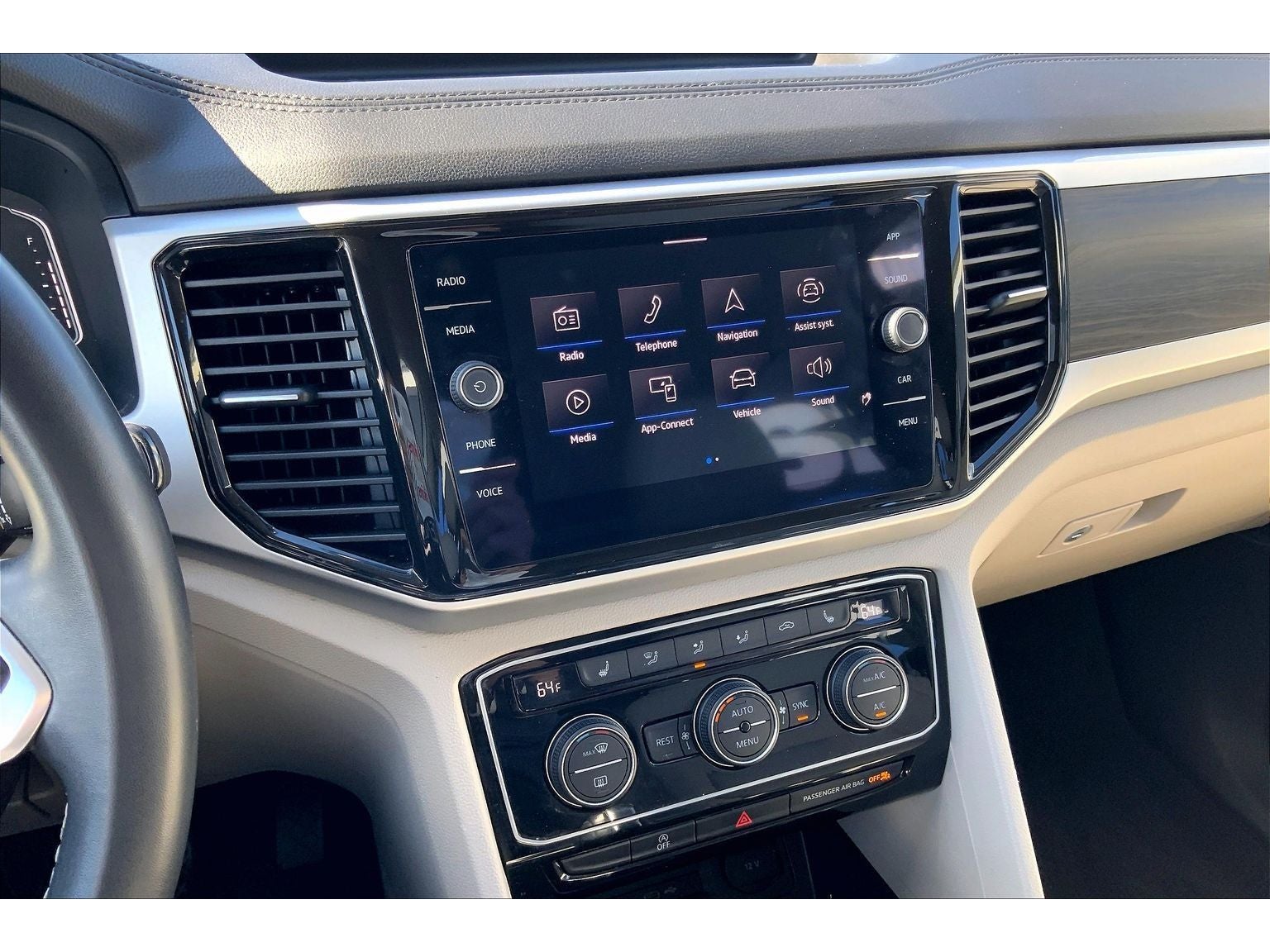 2023 Volkswagen Atlas 3.6L V6 SE w/Technology