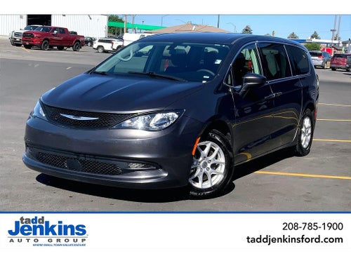2022 Chrysler Voyager LX