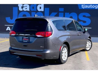 2022 Chrysler Voyager LX