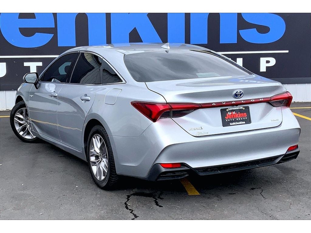 2021 Toyota Avalon Hybrid XLE