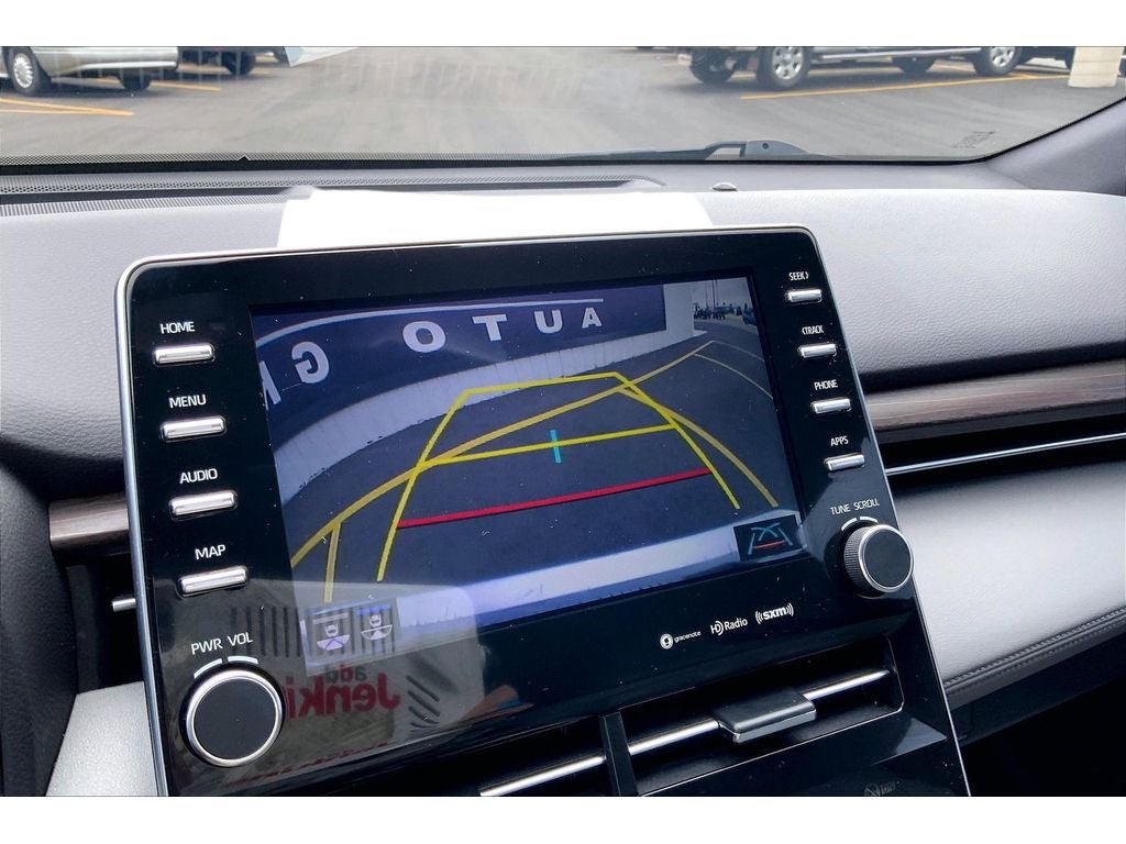 2021 Toyota Avalon Hybrid XLE