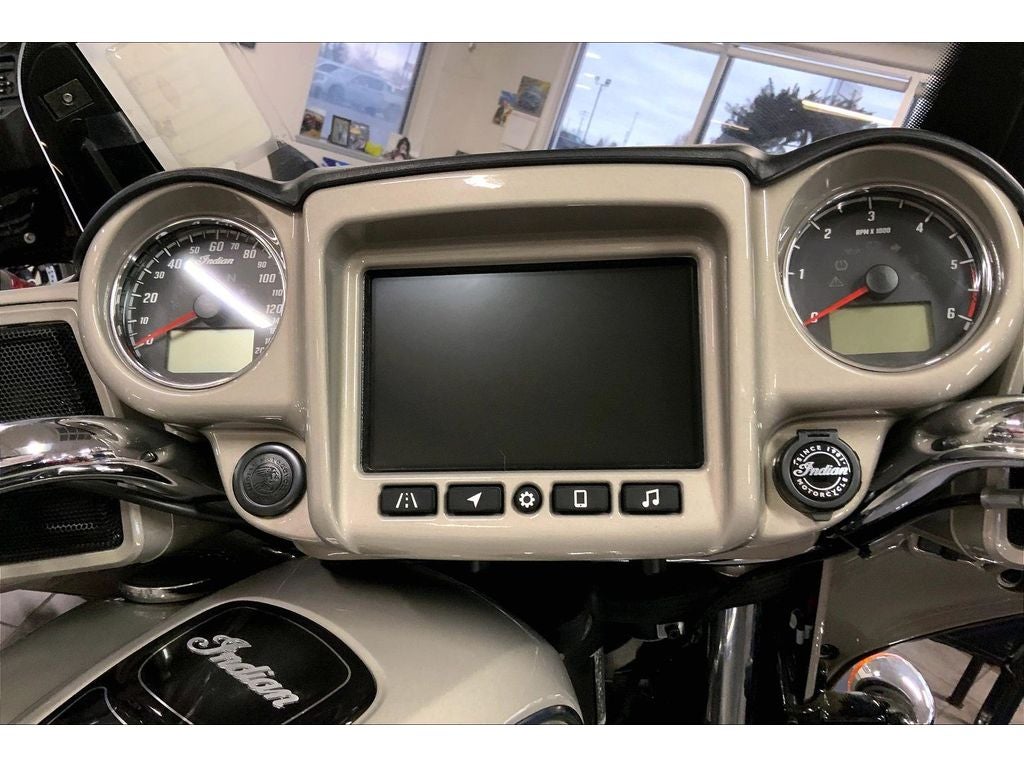 2022 INDIAN MOTORCYCLE CHIEFTAIN Base