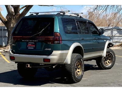 2004 Mitsubishi Montero Sport XLS