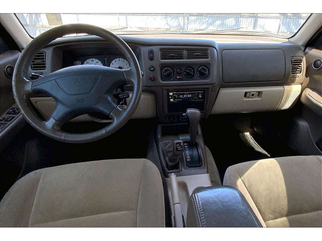 2004 Mitsubishi Montero Sport XLS