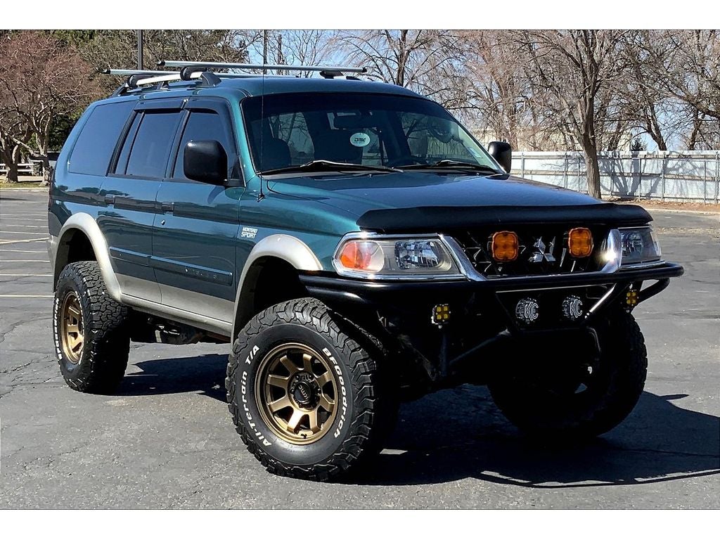 2004 Mitsubishi Montero Sport XLS