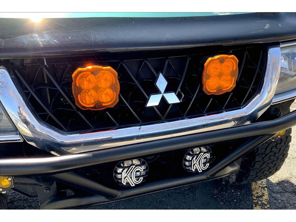 2004 Mitsubishi Montero Sport XLS