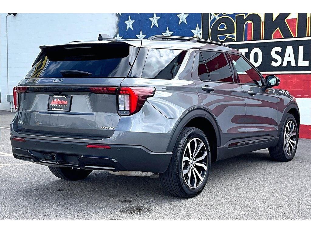 2025 Ford Explorer ST-Line
