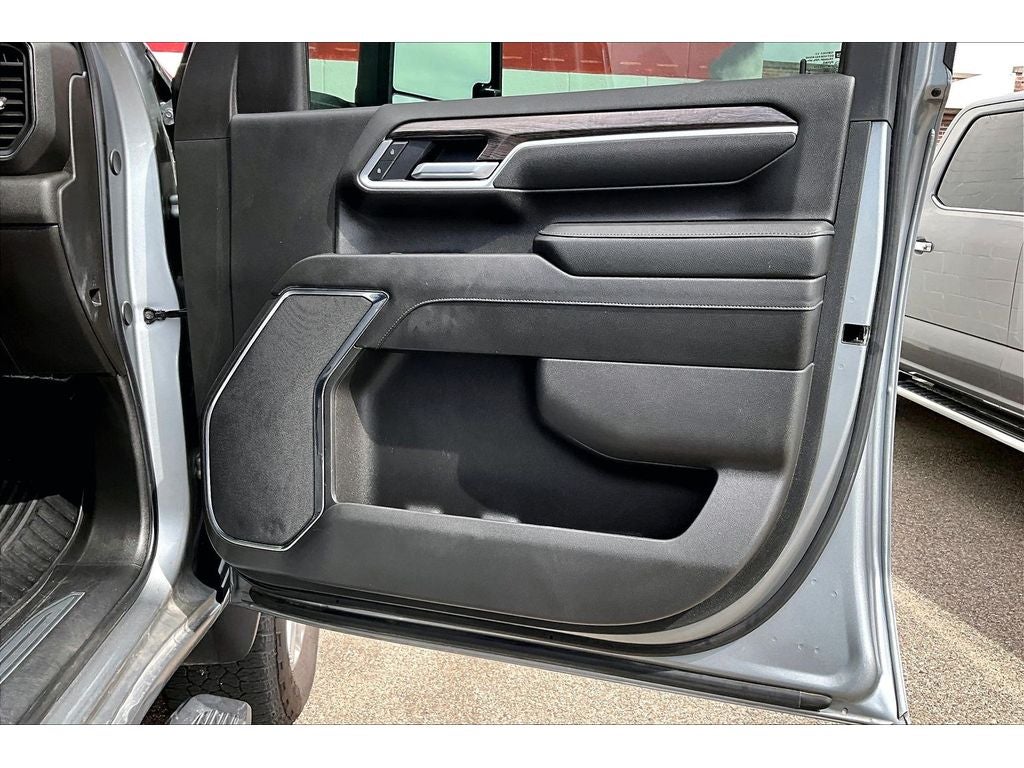 2025 Chevrolet Silverado LTZ