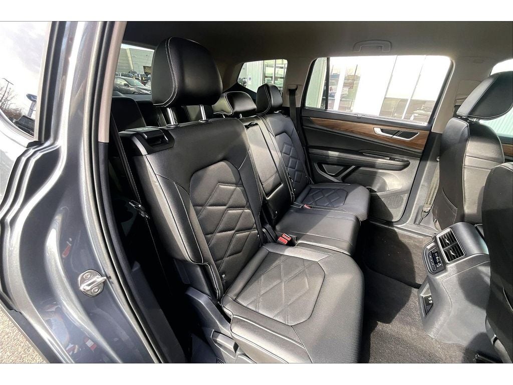 2025 Volkswagen Atlas 2.0T SE w/Technology