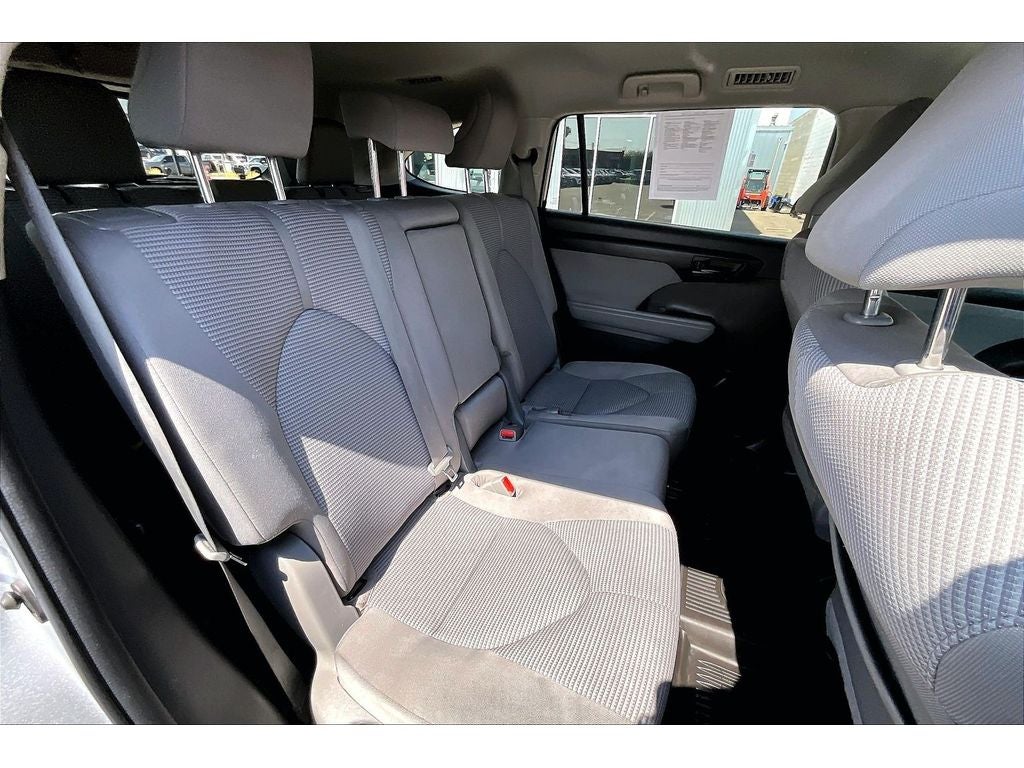 2022 Toyota Highlander LE