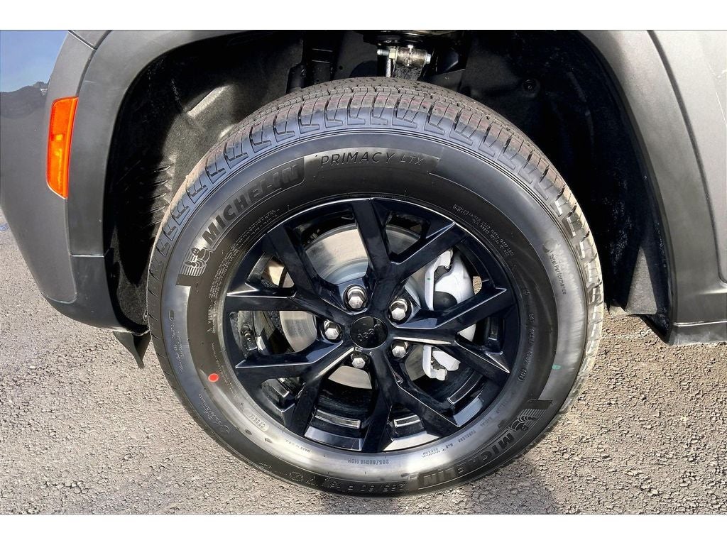 2026 Jeep Grand Cherokee Laredo Altitude