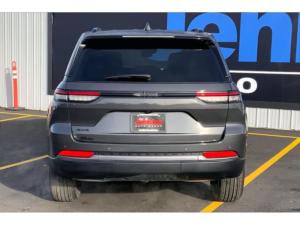 2026 Jeep Grand Cherokee Laredo Altitude