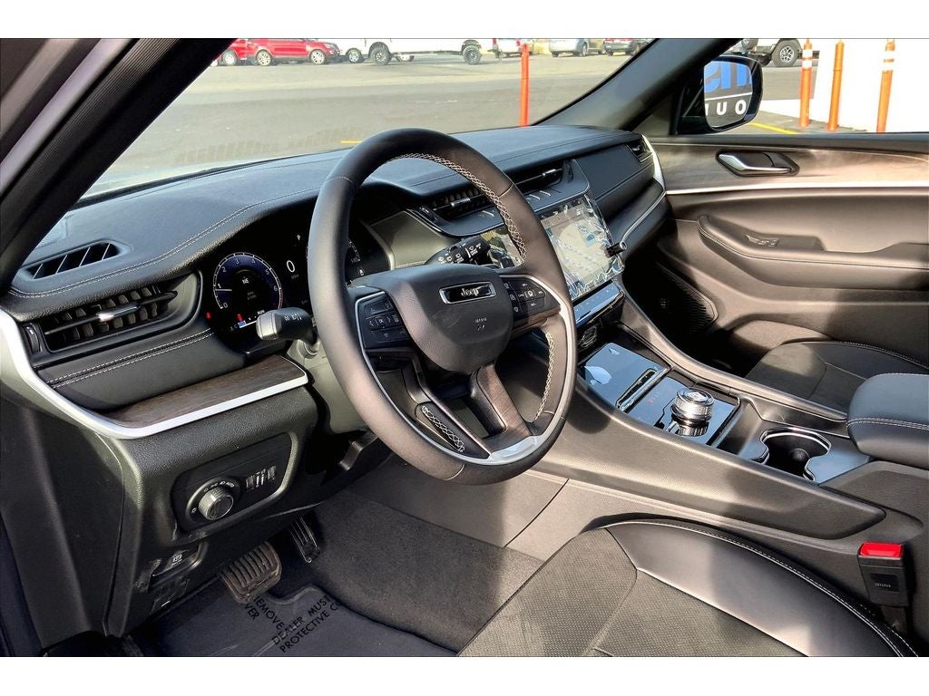 2026 Jeep Grand Cherokee Laredo Altitude