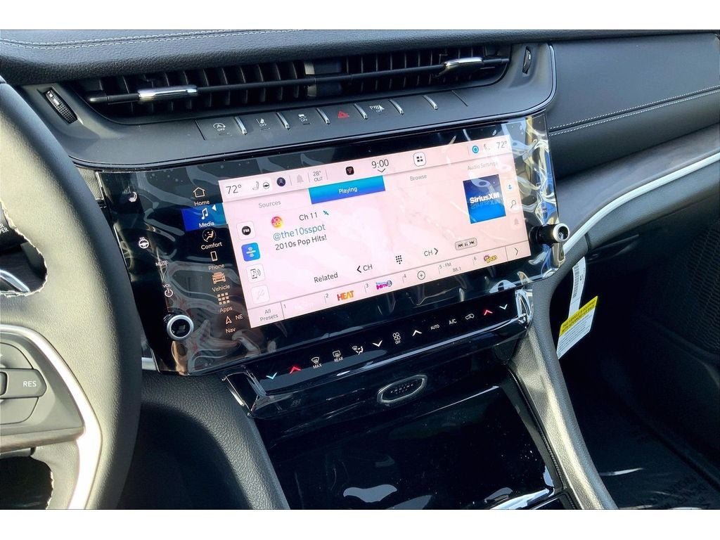 2026 Jeep Grand Cherokee Laredo Altitude