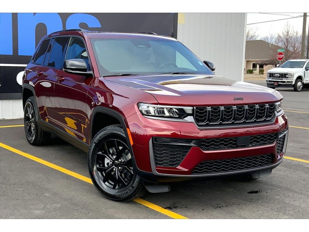 2026 Jeep Grand Cherokee Laredo Altitude