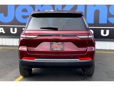 2026 Jeep Grand Cherokee Laredo Altitude