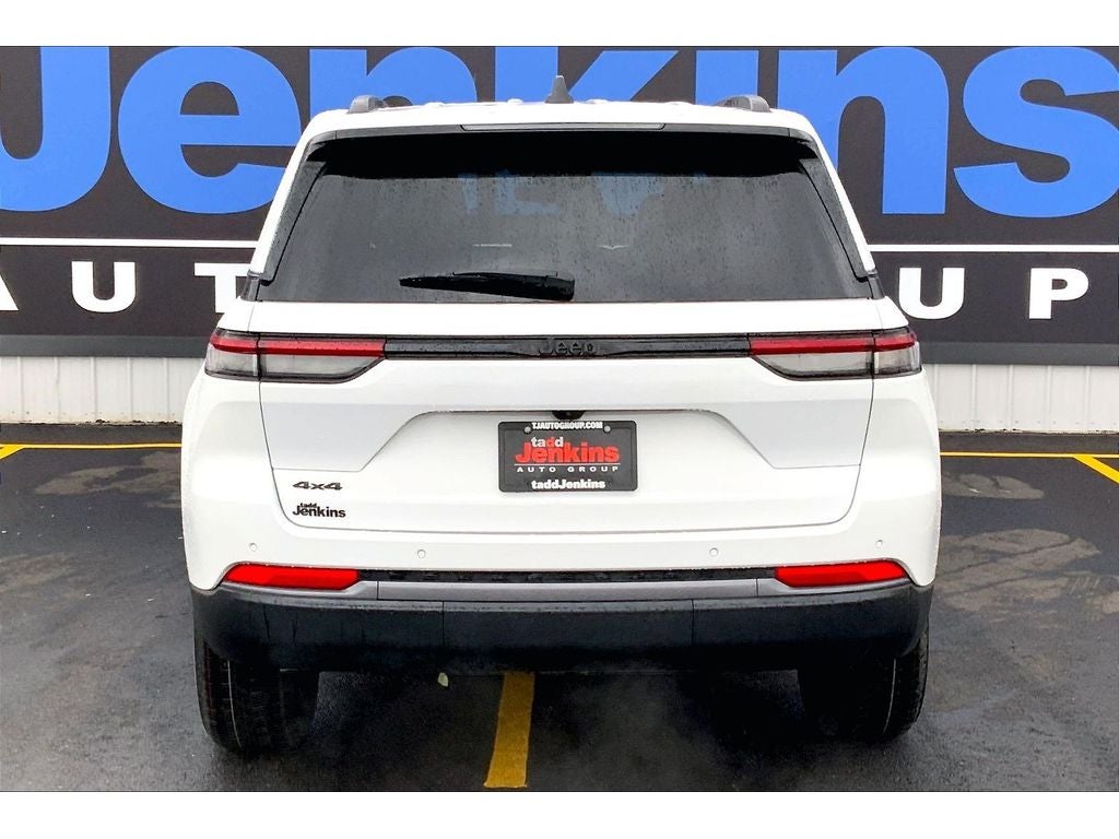 2026 Jeep Grand Cherokee Laredo Altitude