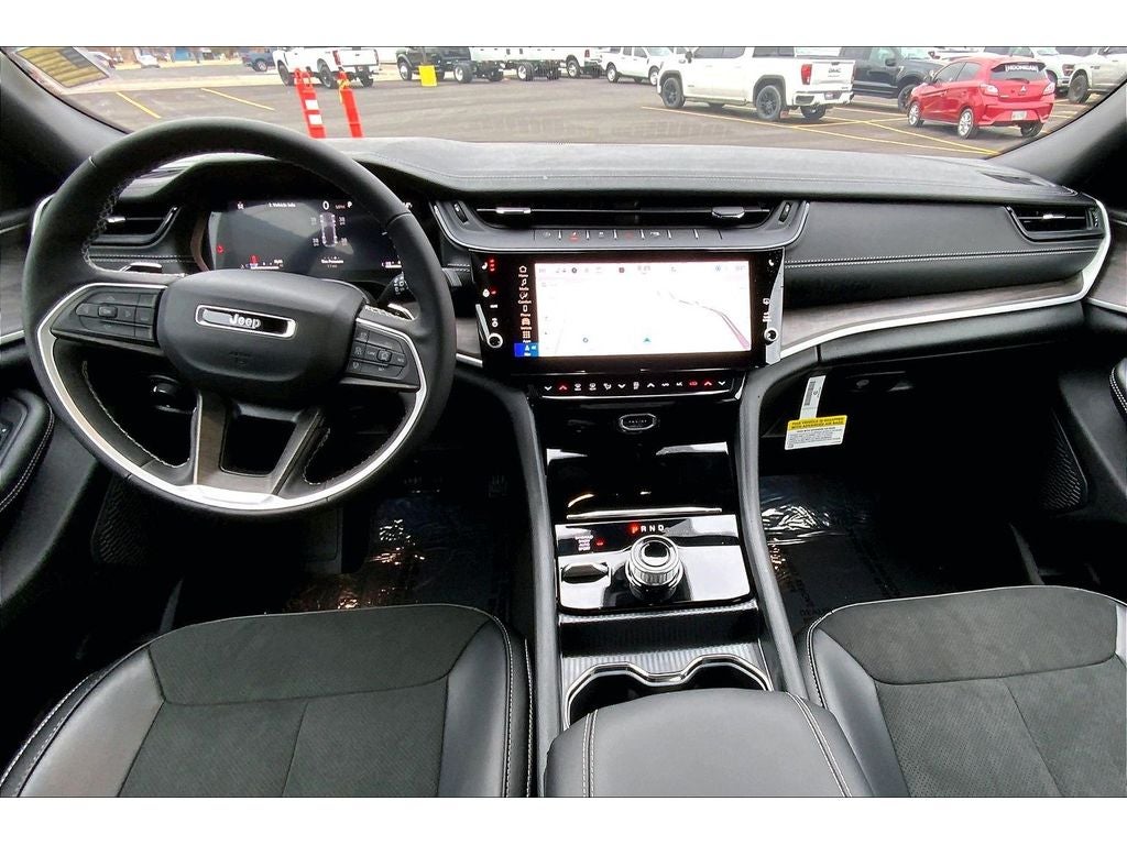 2026 Jeep Grand Cherokee Laredo Altitude