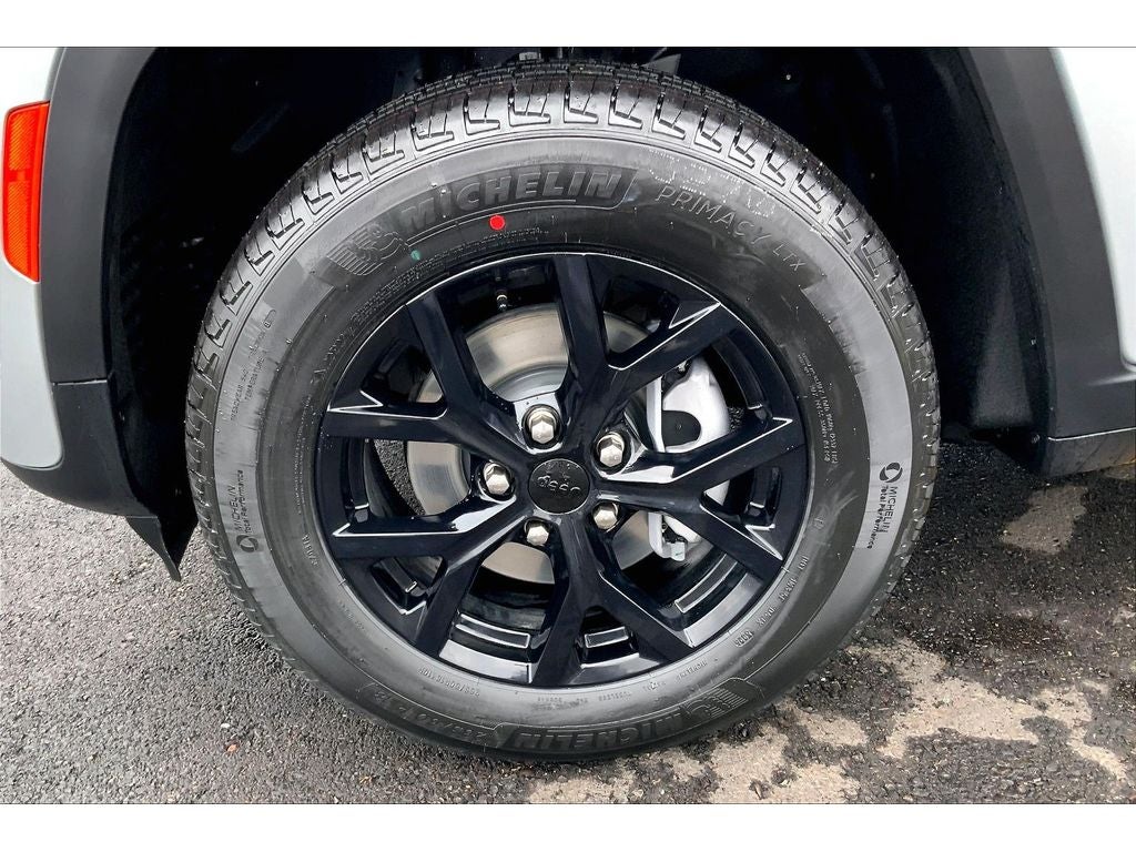 2026 Jeep Grand Cherokee Laredo Altitude