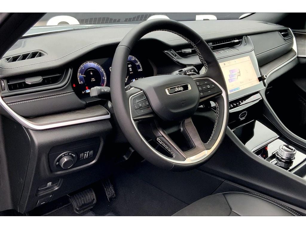 2026 Jeep Grand Cherokee Laredo Altitude