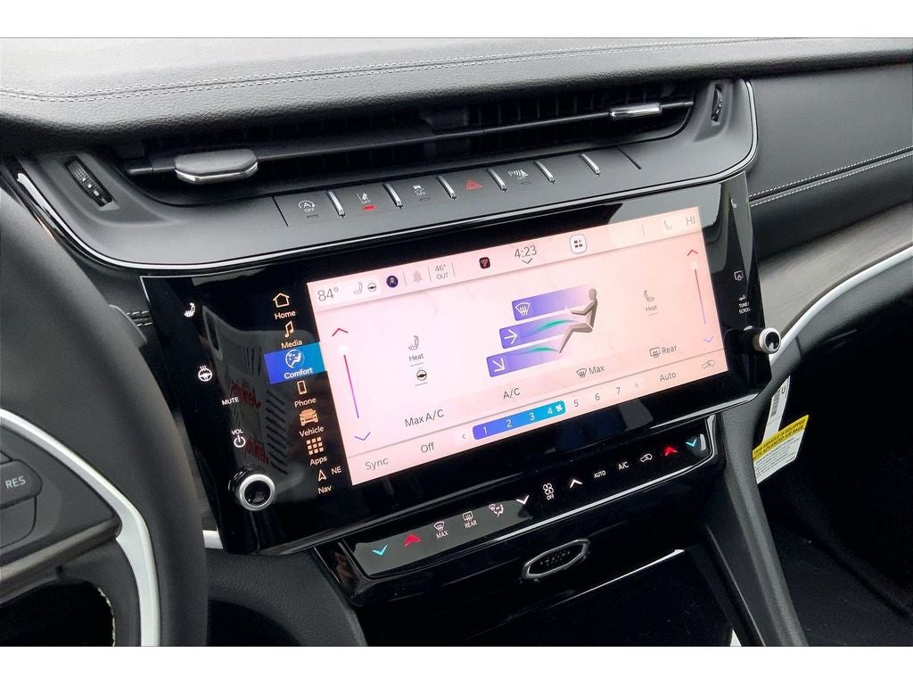 2026 Jeep Grand Cherokee Laredo Altitude