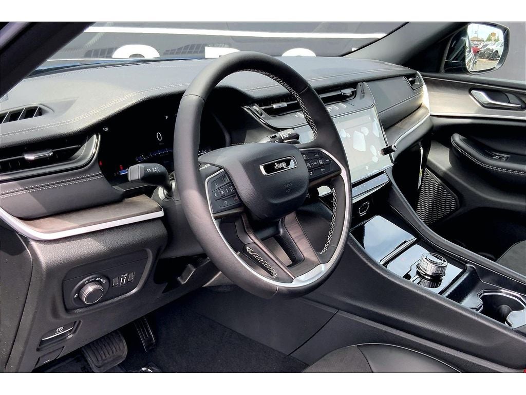 2026 Jeep Grand Cherokee L Laredo Altitude