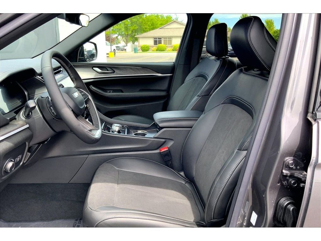 2026 Jeep Grand Cherokee L Laredo Altitude