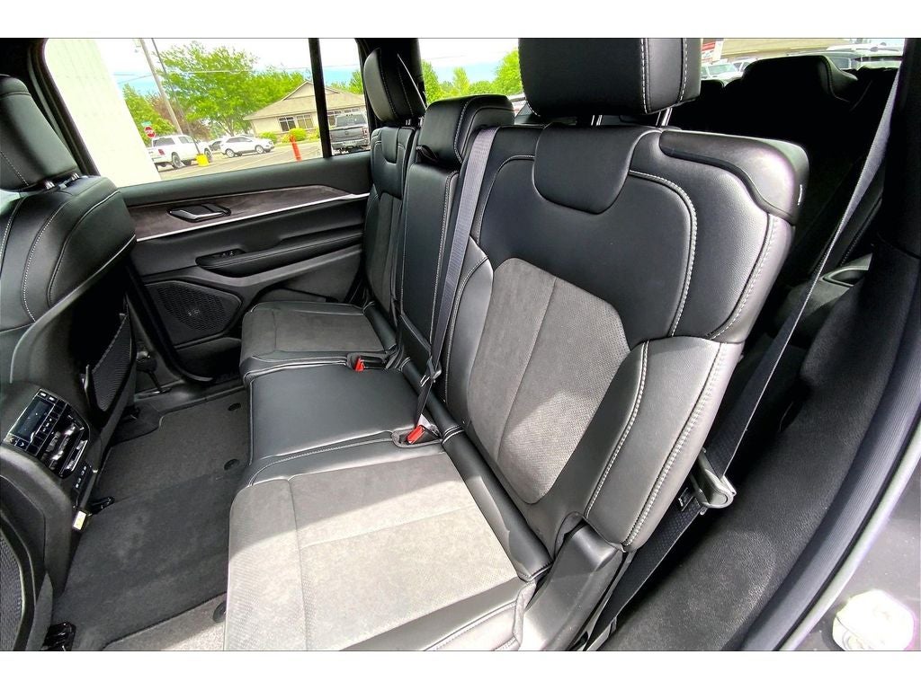 2026 Jeep Grand Cherokee L Laredo Altitude