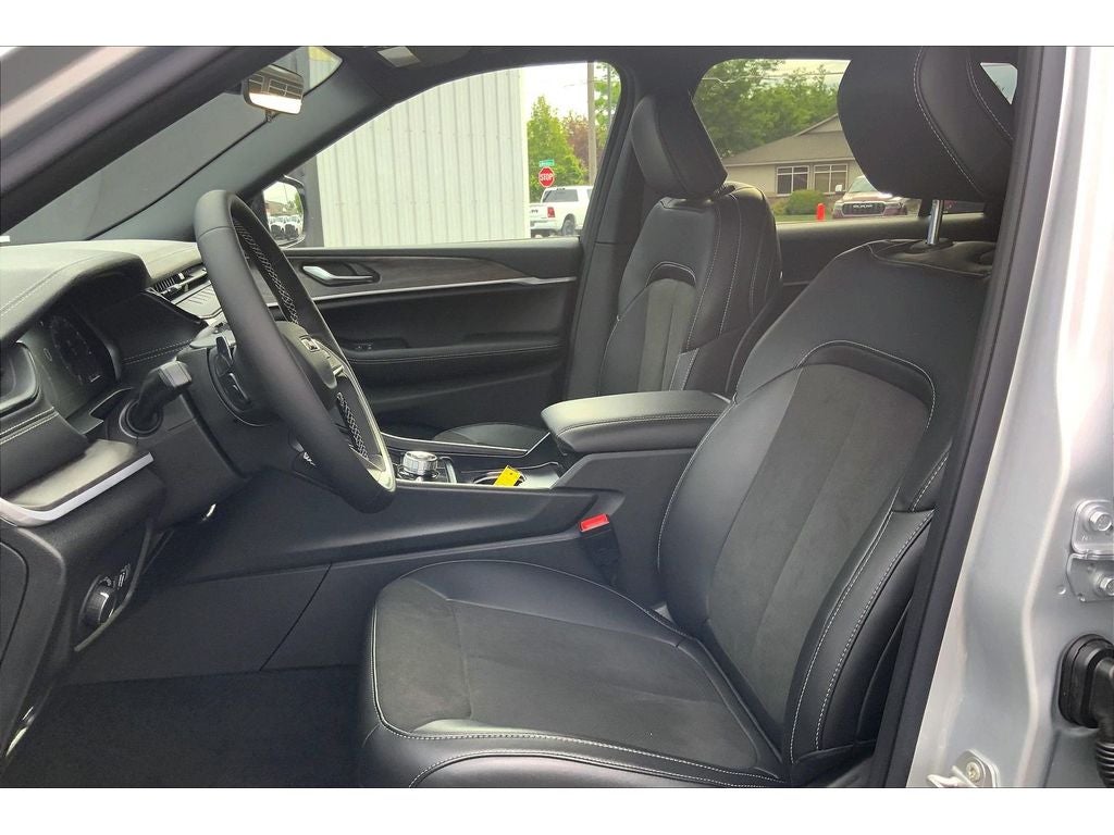 2026 Jeep Grand Cherokee L Laredo Altitude
