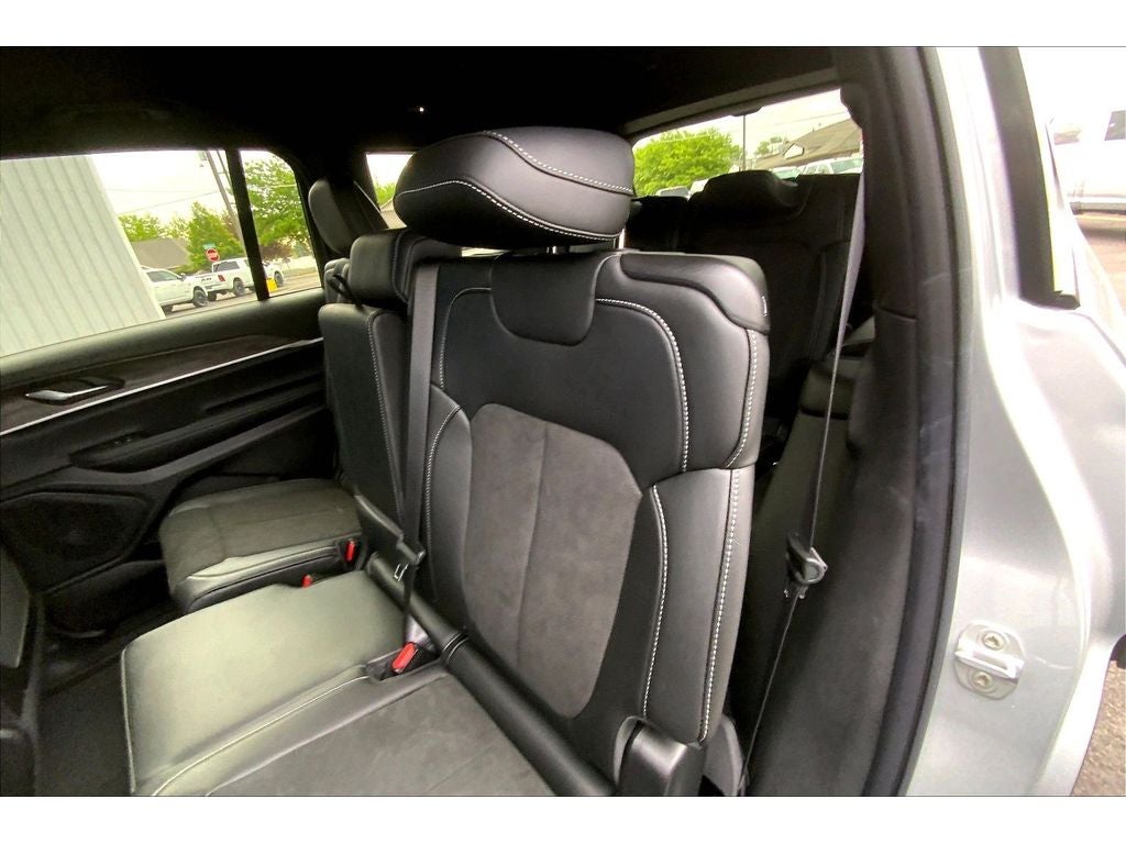 2026 Jeep Grand Cherokee L Laredo Altitude