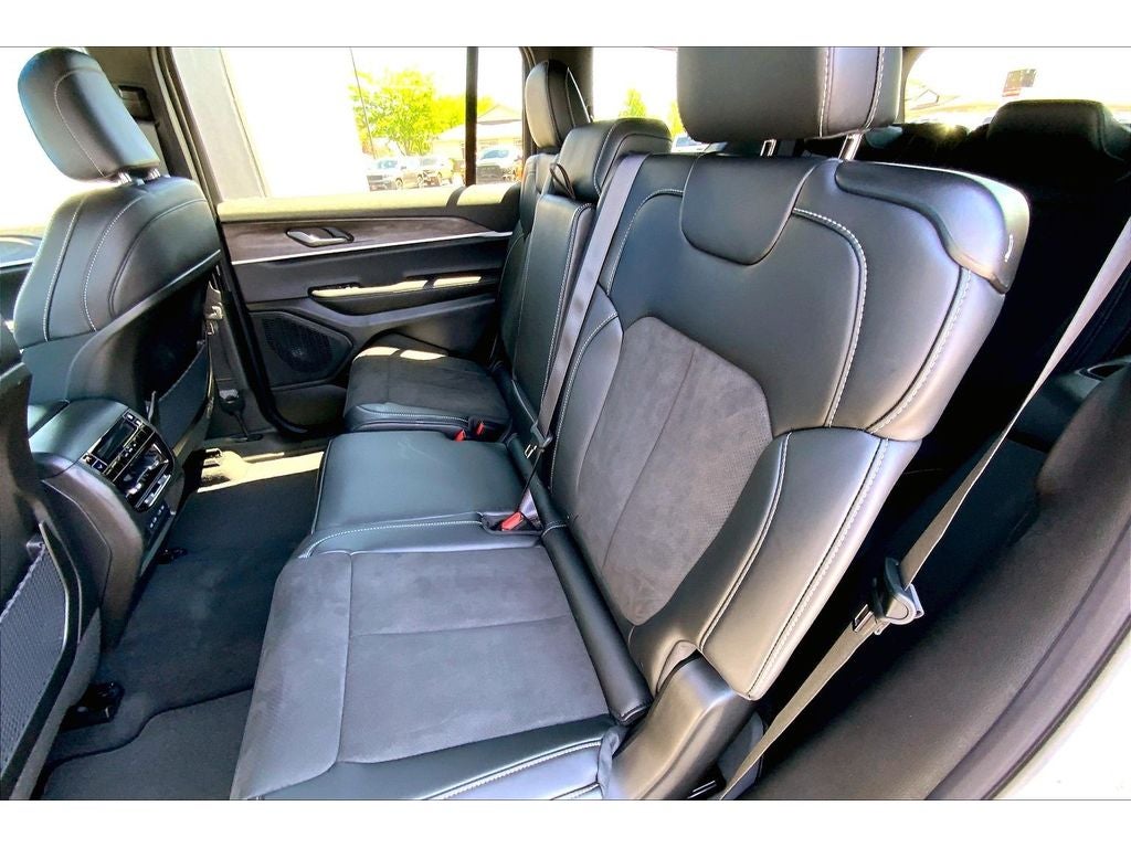2026 Jeep Grand Cherokee L Laredo Altitude