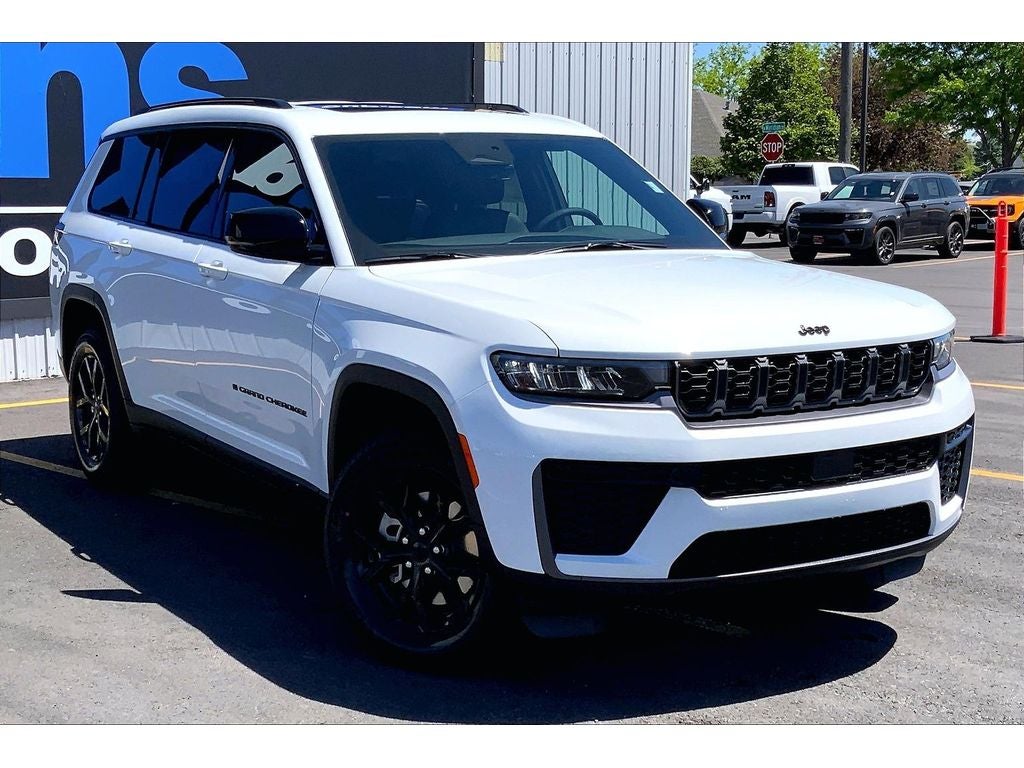 2026 Jeep Grand Cherokee L Laredo Altitude