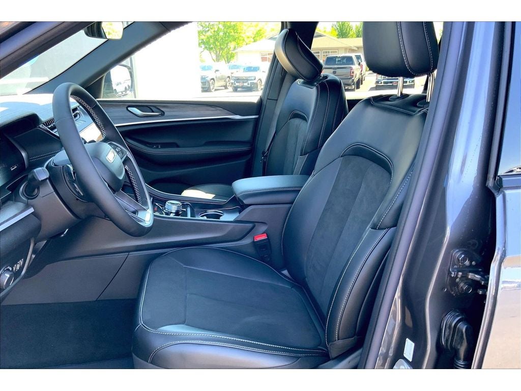 2026 Jeep Grand Cherokee L Laredo Altitude