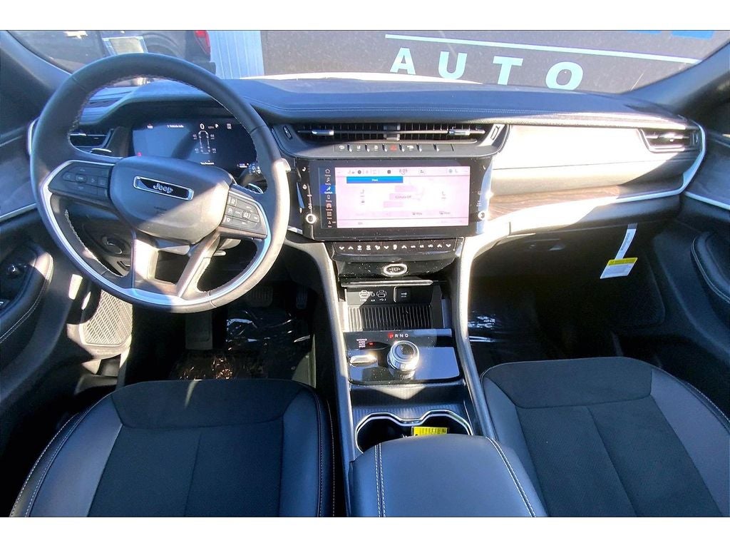 2026 Jeep Grand Cherokee L Laredo Altitude