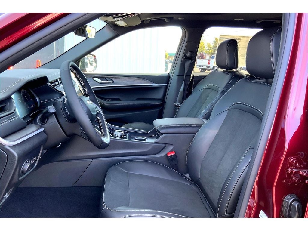 2026 Jeep Grand Cherokee L Laredo Altitude