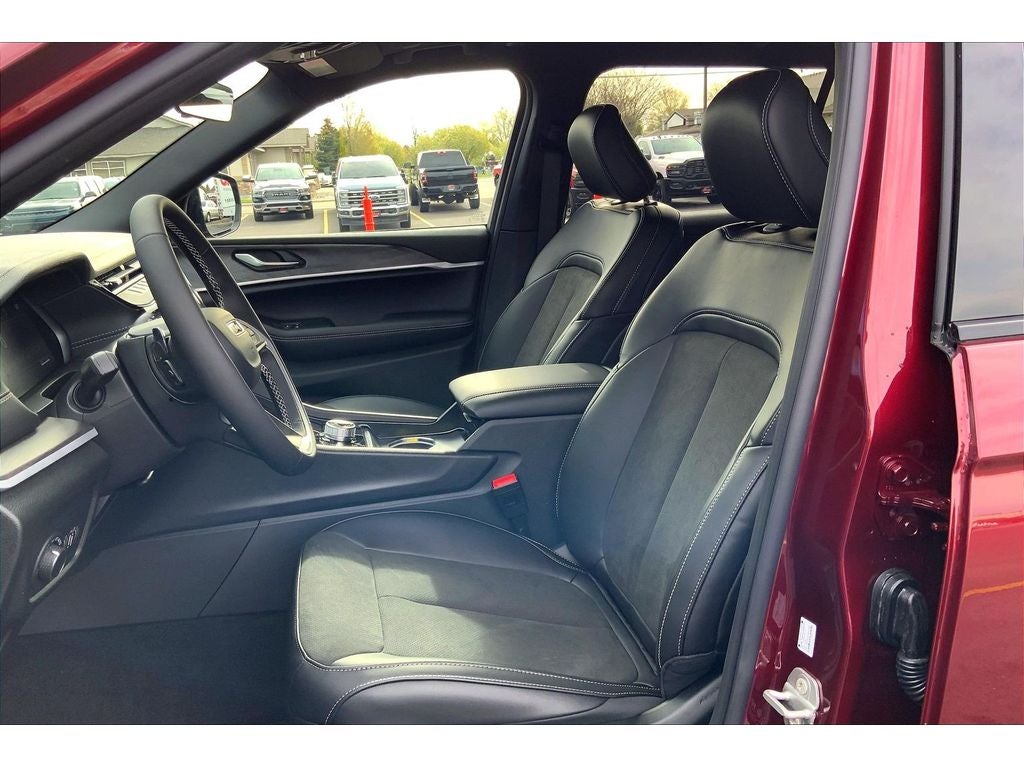2026 Jeep Grand Cherokee L Laredo Altitude