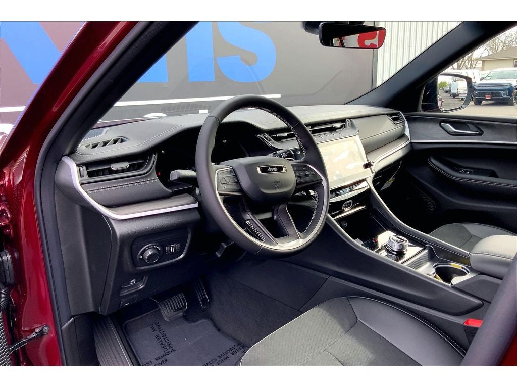 2026 Jeep Grand Cherokee L Laredo Altitude