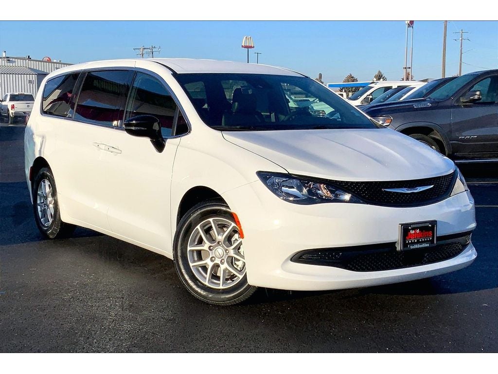 2026 Chrysler Voyager LX