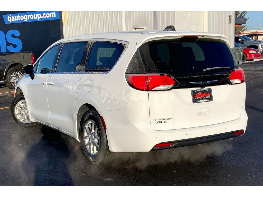 2026 Chrysler Voyager LX