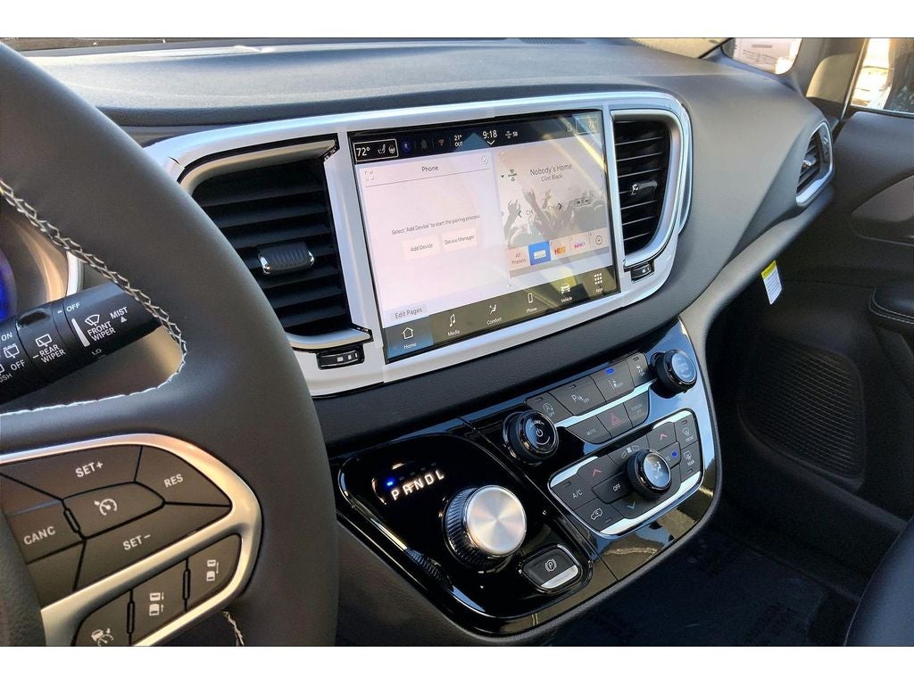 2026 Chrysler Voyager LX