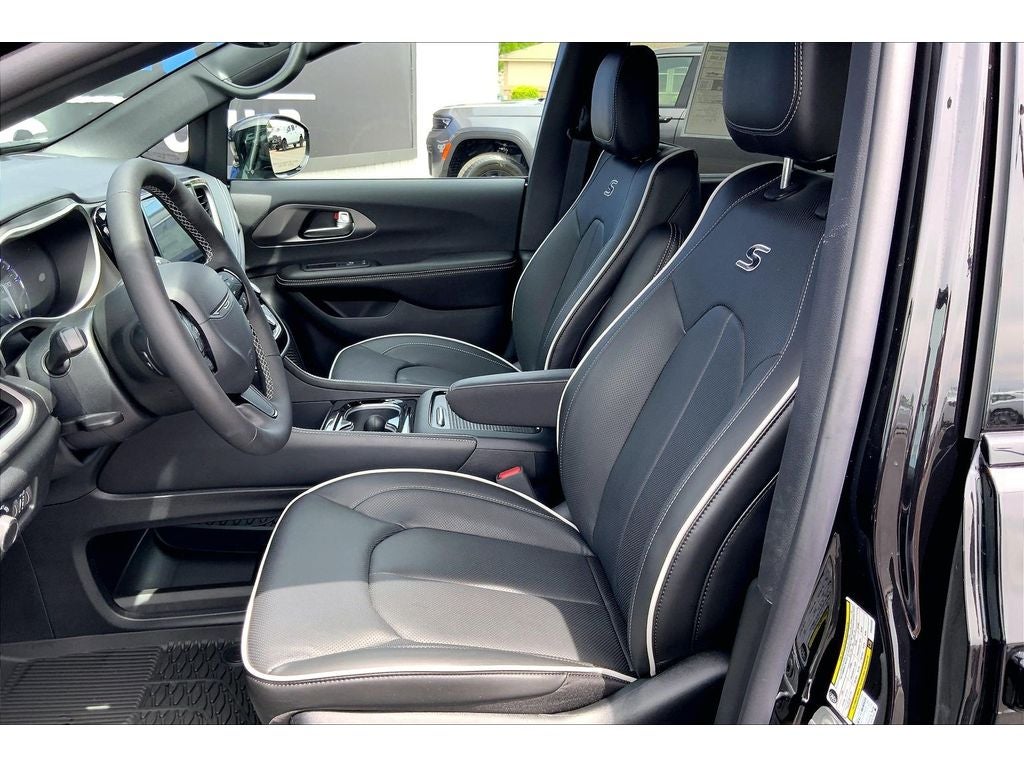 2027 Chrysler Pacifica Limited