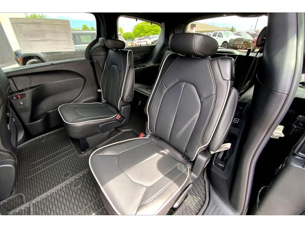 2027 Chrysler Pacifica Limited