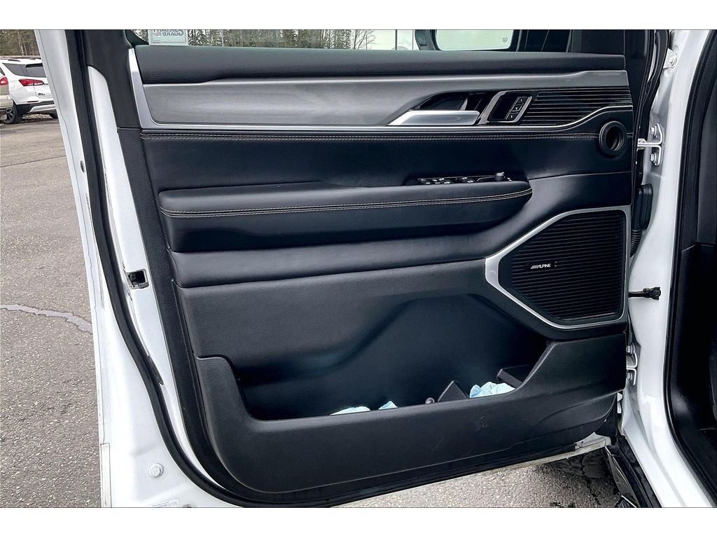 2022 Jeep Wagoneer Series III Carbide