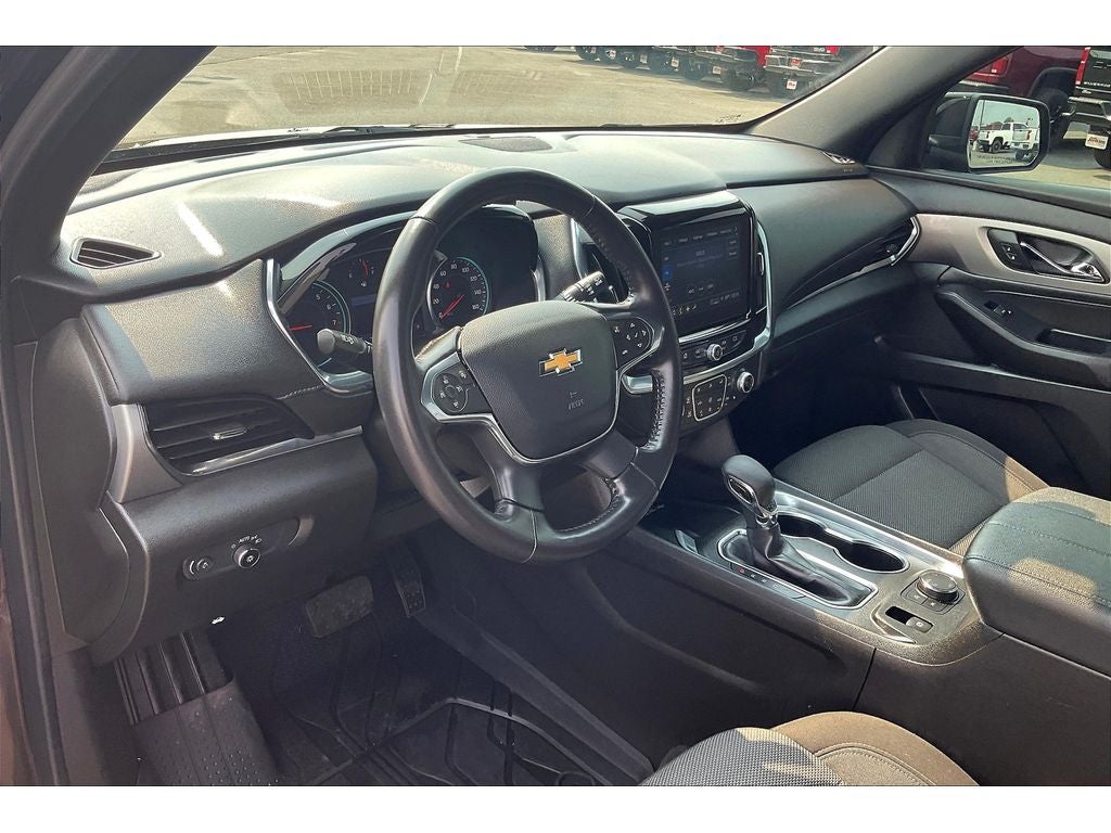 2022 Chevrolet Traverse LT Cloth