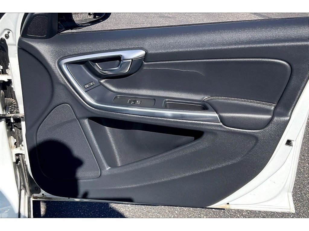 2016 Volvo V60 Cross Country T5